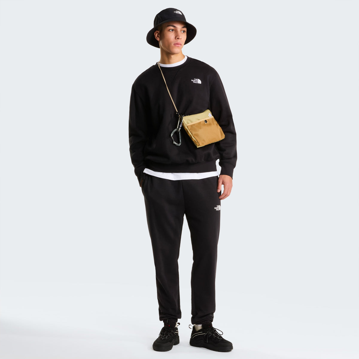 MEN'S ESSENTIAL SWEATSHIRT